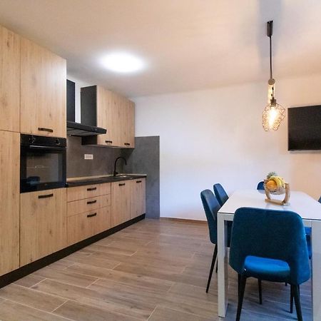 Lily Split Center Apartment ภายนอก รูปภาพ