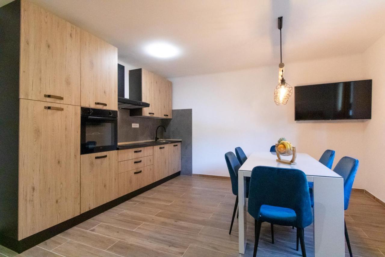 Lily Split Center Apartment ภายนอก รูปภาพ